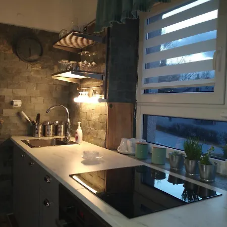 Semesterbostad Ema Nikol Rovensko pod Troskami