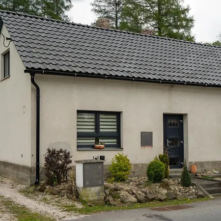 Ema Nikol Semesterbostad Rovensko pod Troskami