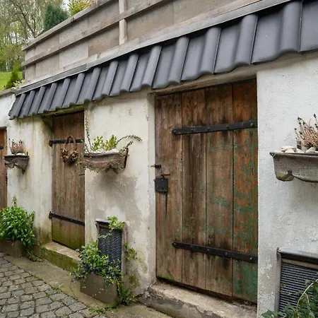 Semesterbostad Ema Nikol *