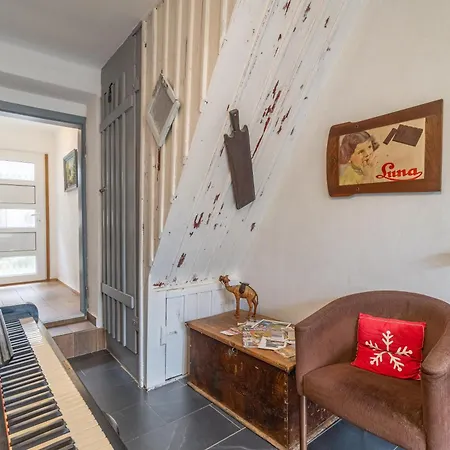 Semesterbostad Ema Nikol *